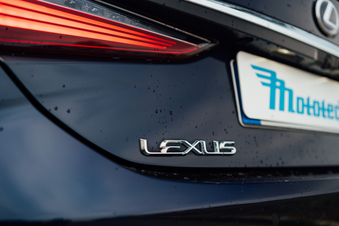Lexus ES
