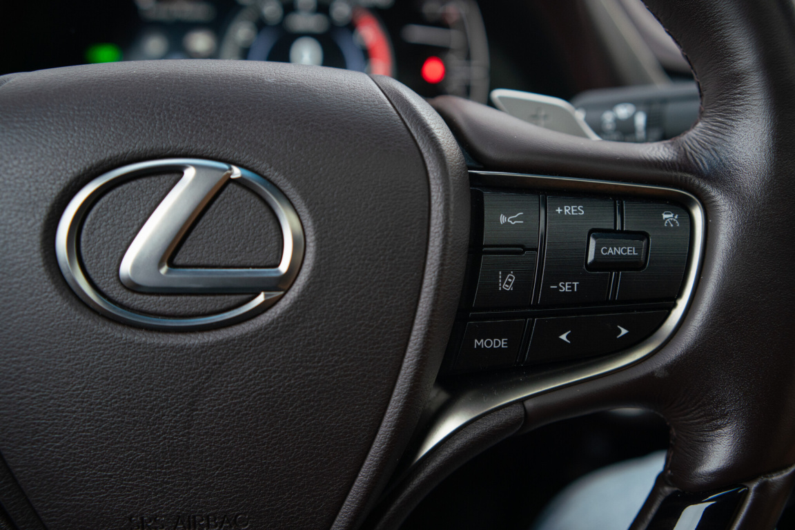 Lexus ES