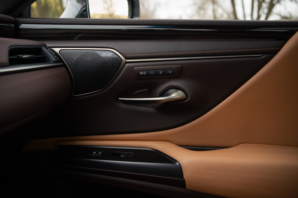 Lexus ES