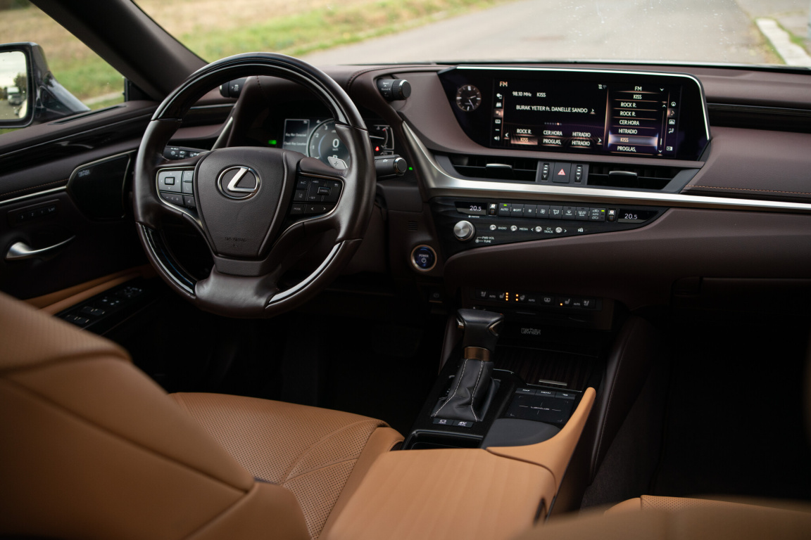 Lexus ES