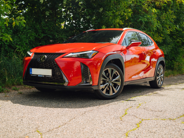 Lexus UX 2024