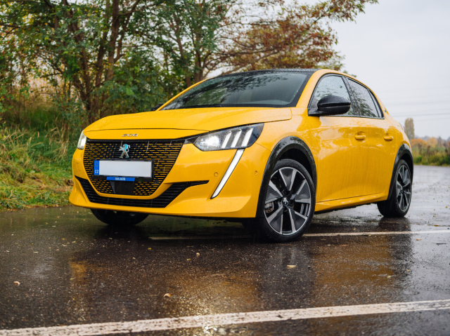 Peugeot e-208 2021