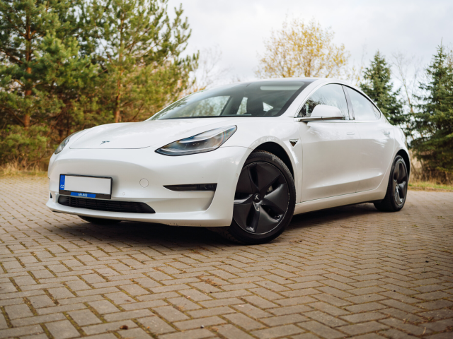 Tesla Model 3 2020