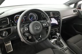 Volkswagen Golf - 2020