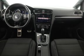 Volkswagen Golf - 2020