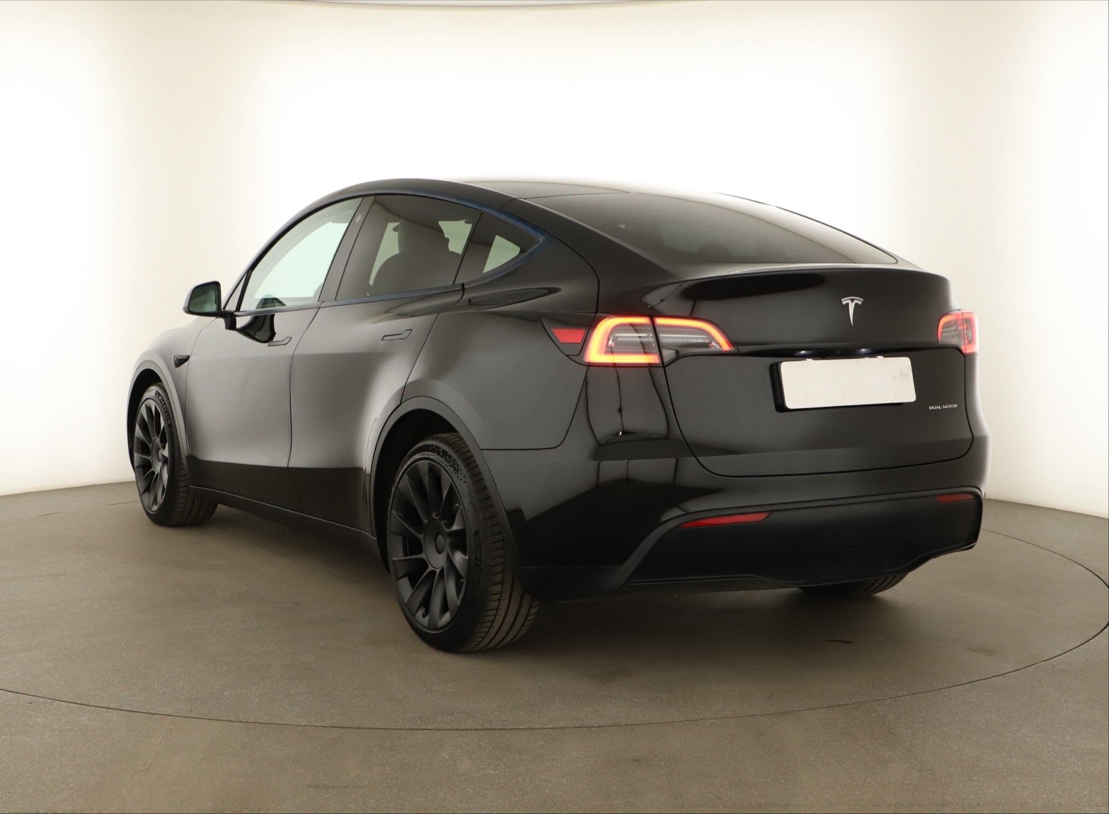 Tesla Model Y - 2023