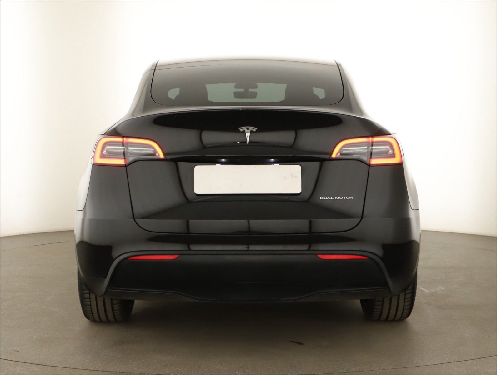 Tesla Model Y - 2023