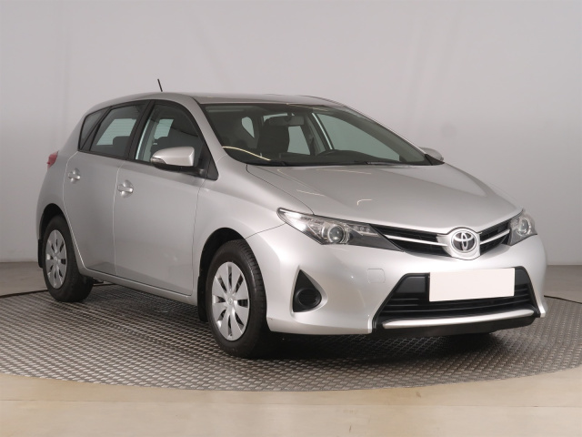 Toyota Auris 2015