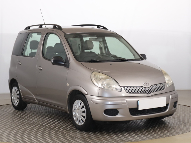 Toyota Yaris Verso 2005