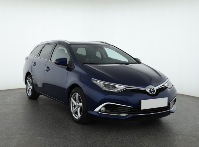 Toyota Auris 2015