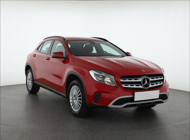 Mercedes-Benz GLA 180