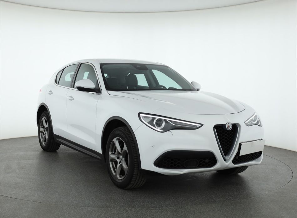 Alfa Romeo Stelvio - 2017