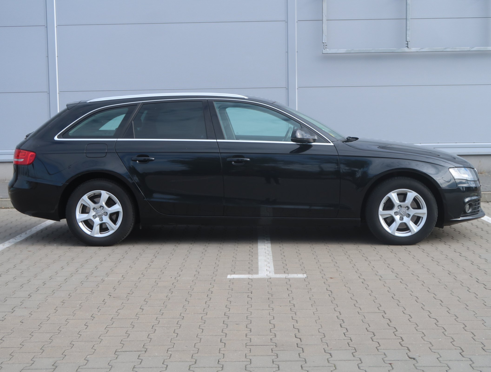 Audi A4 2011 2.0 TDI 268695km Kombi