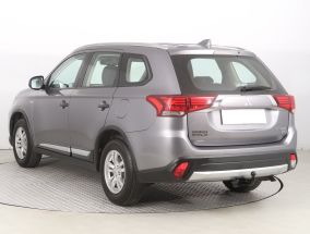 Mitsubishi Outlander - 2016