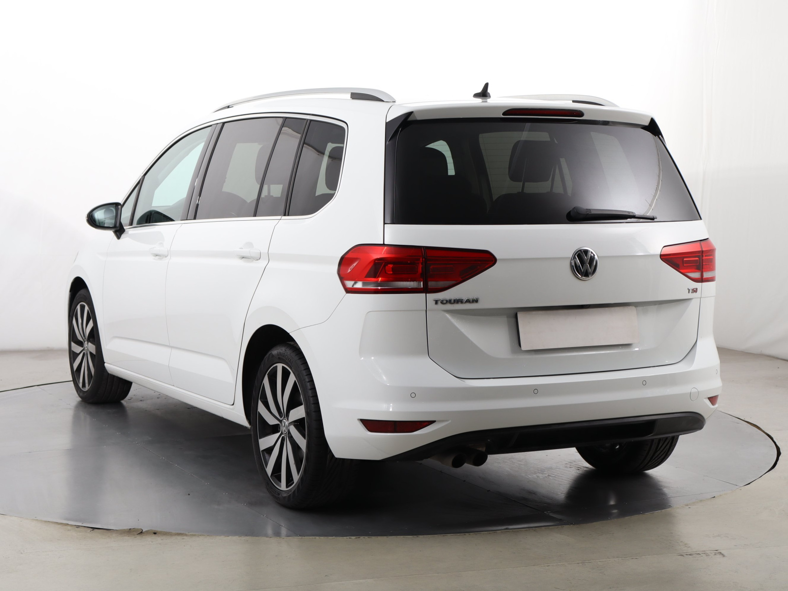 Volkswagen Touran 2017 1.4 TSI 123912km Samochody Rodzinne