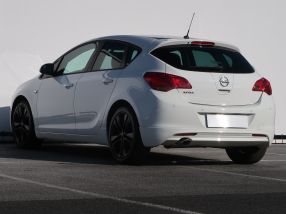 Opel Astra - 2012