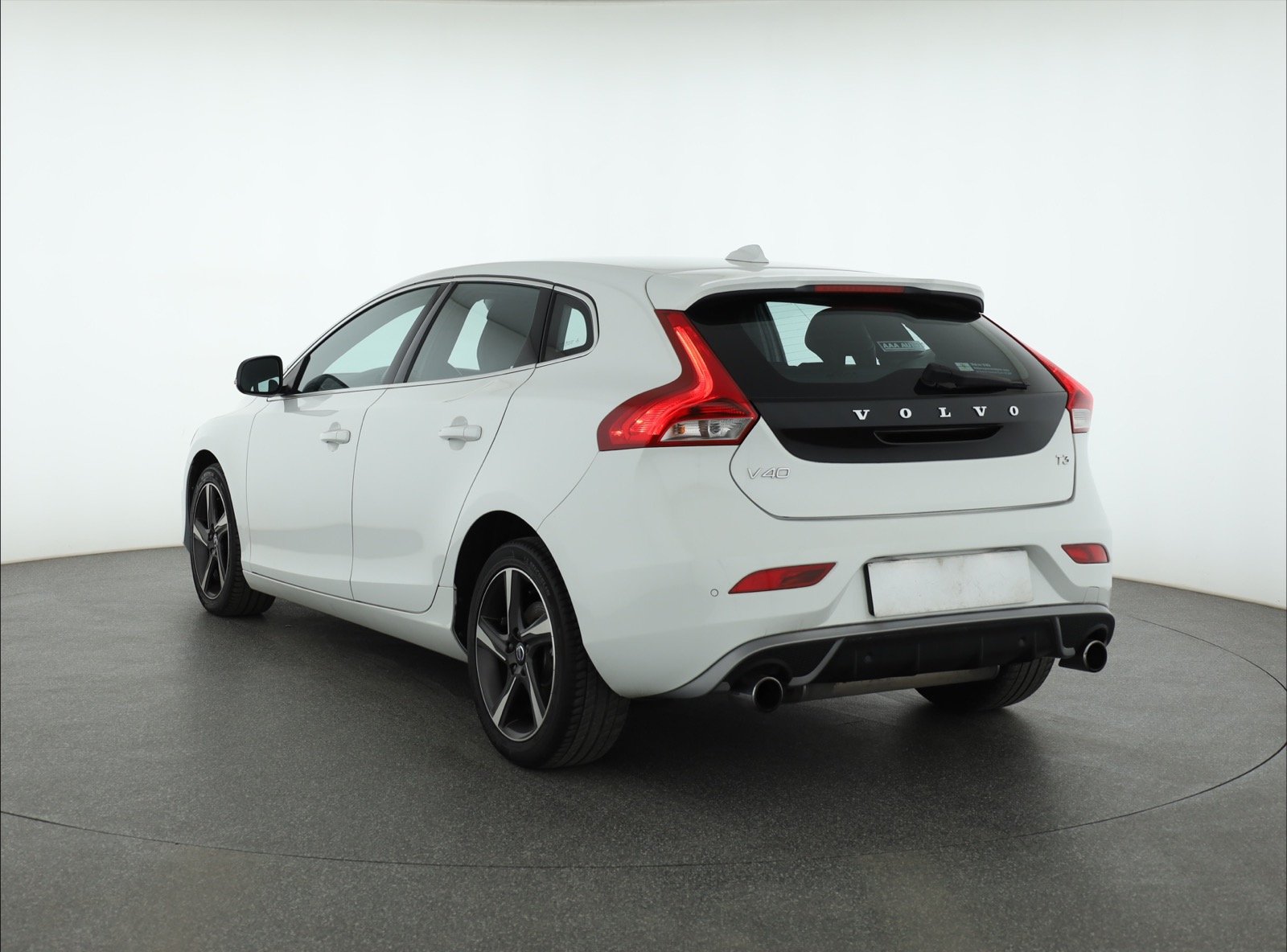 Volvo V40 2015 1.5 T3 73245km R