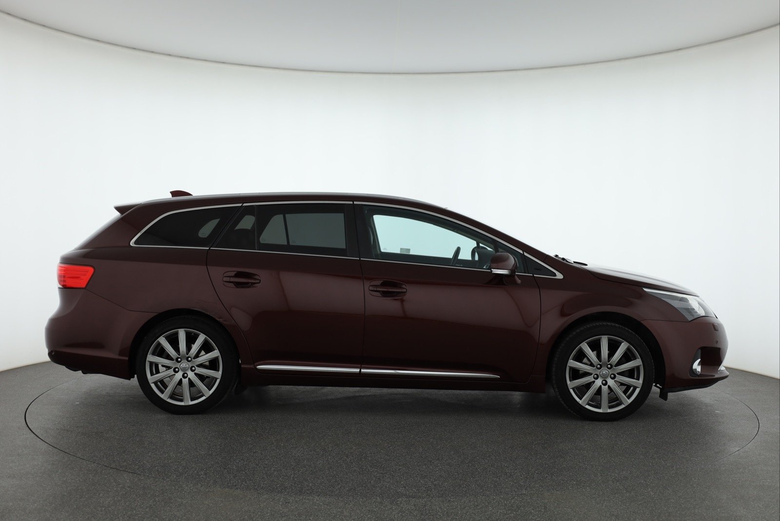 Toyota Avensis 2014 2.0 Valvematic 149491km Kombi