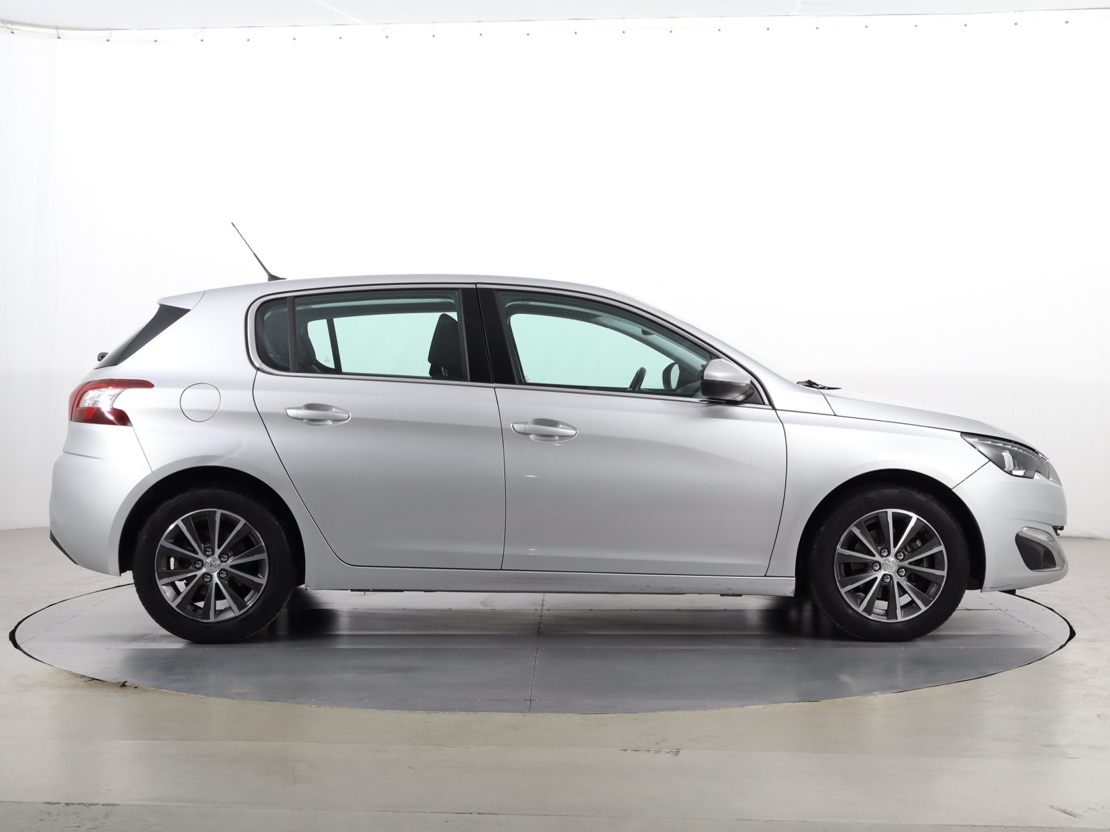 Peugeot 308 2015 1.2 PureTech 44983km Hatchback