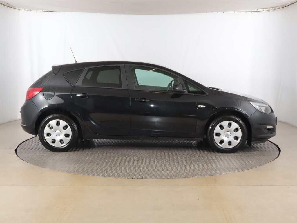 Opel Astra 2015 1.6 16V 174670km Hatchback