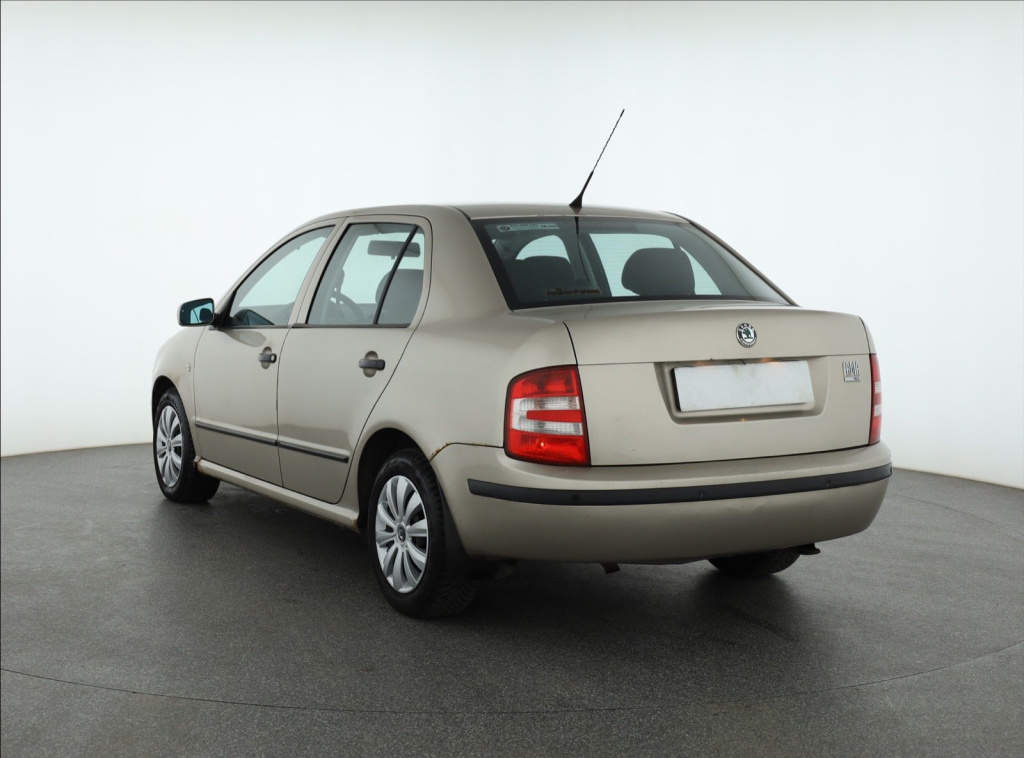 Skoda Fabia 2005 1.4 16V 215203km Sedan