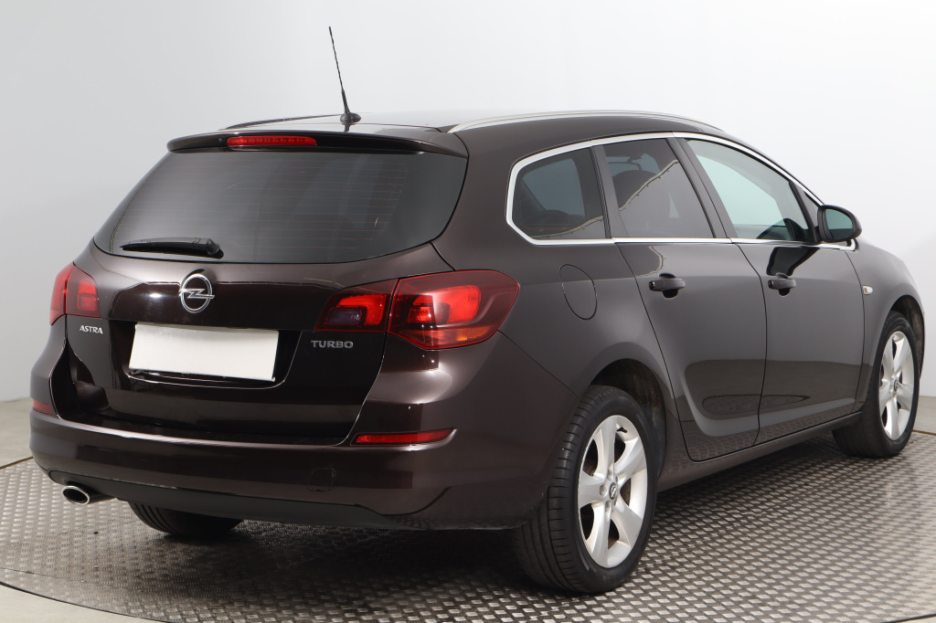 Opel Astra 2011 1.4 T 105420km Kombi