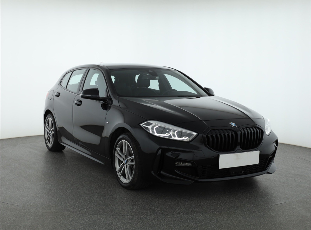 BMW 1 2023 118i 12785km Hatchback