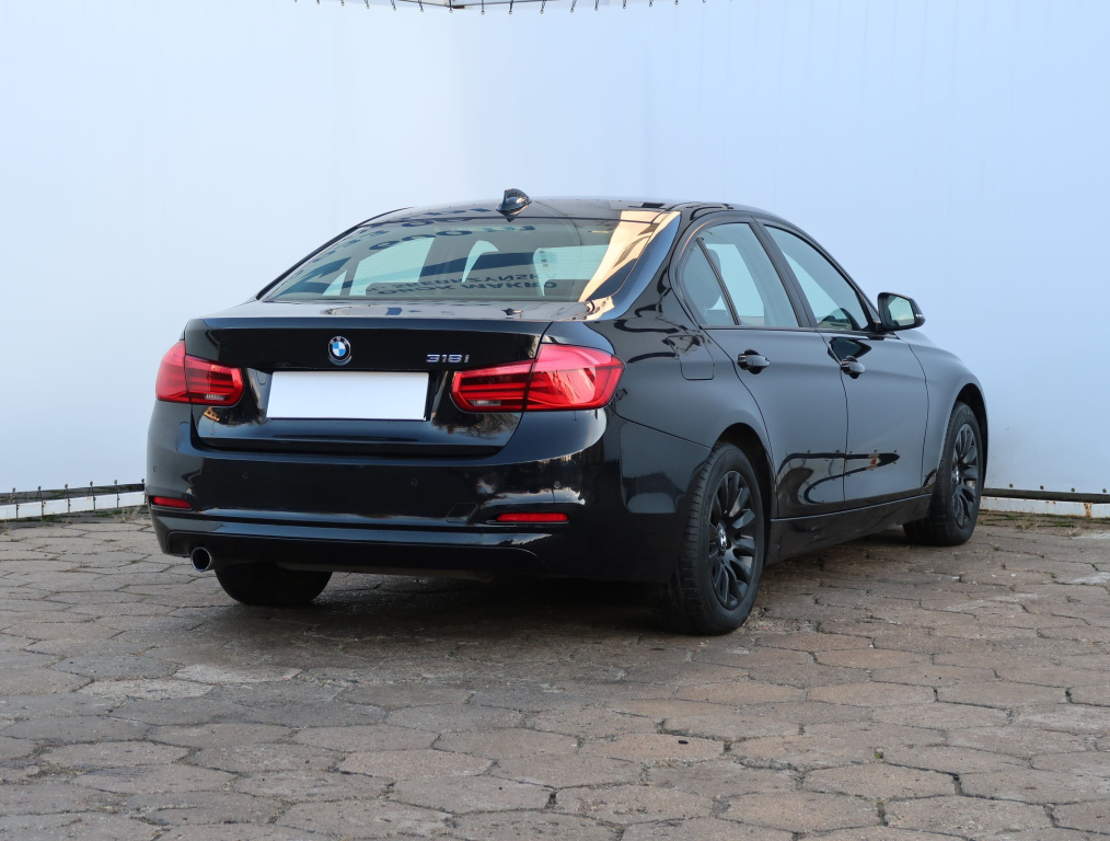 BMW 3 2016 318 i 152770km Sedan