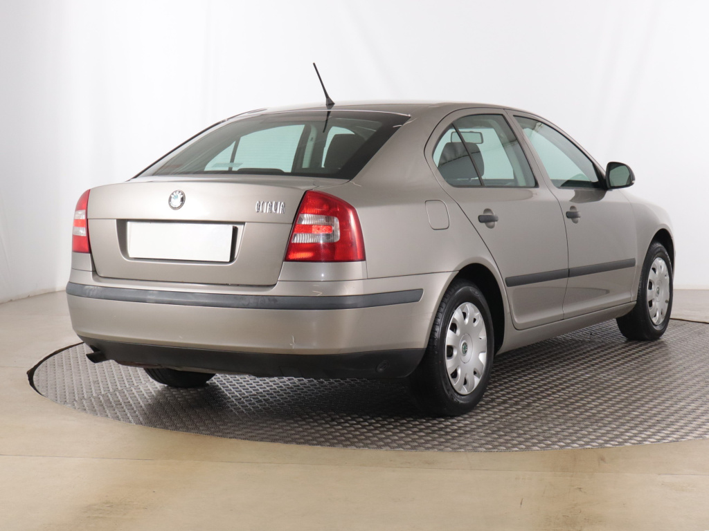 Skoda Octavia 2011 1.6 ABS klimatyzacja manualna