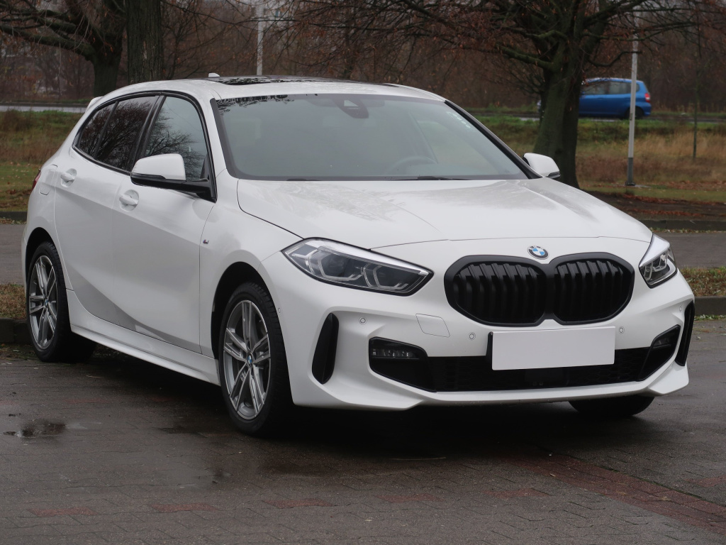 BMW 1 2023 118i 8526km Hatchback