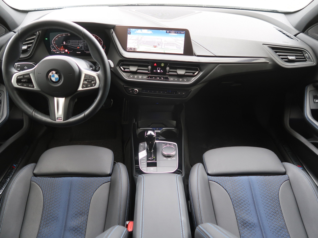 BMW 1 2023 118i 8526km Hatchback