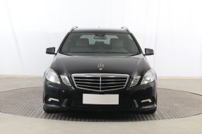 Mercedes-Benz E - 2009