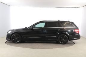 Mercedes-Benz E - 2009