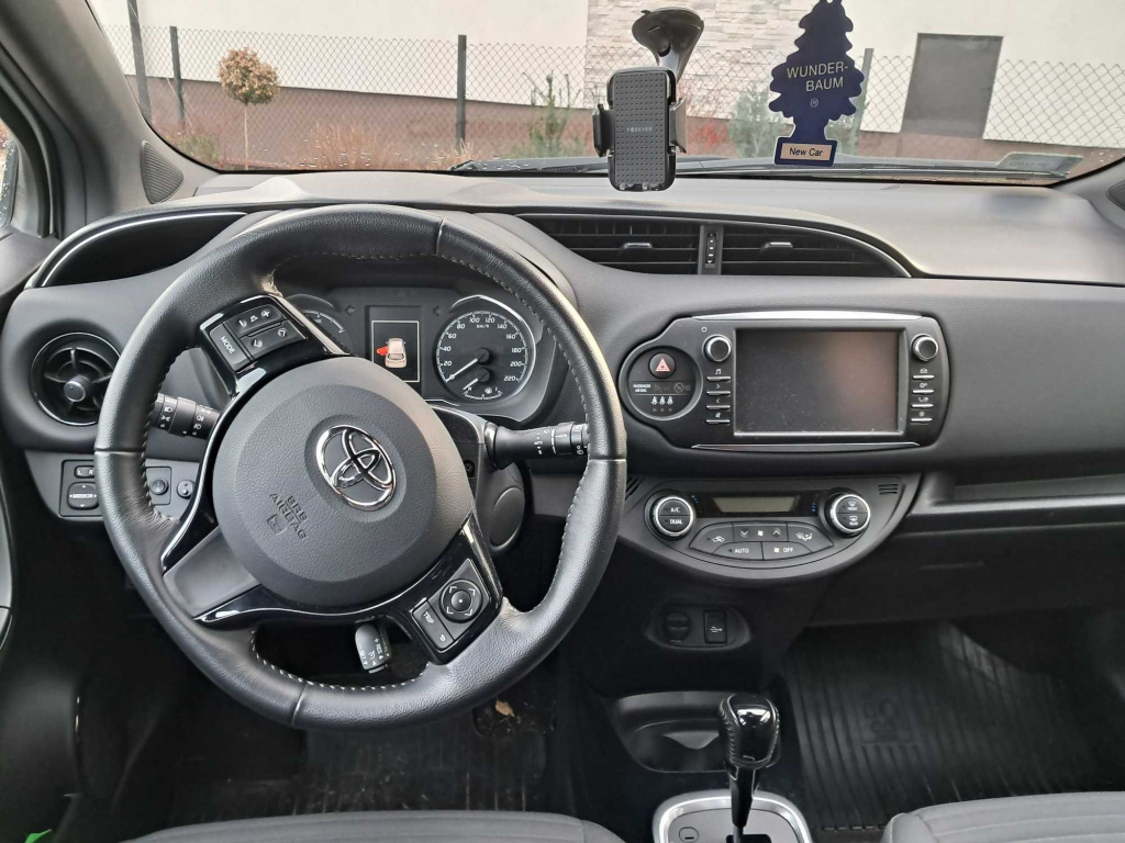 Toyota Yaris 2017 Hybrid 33460km Hatchback