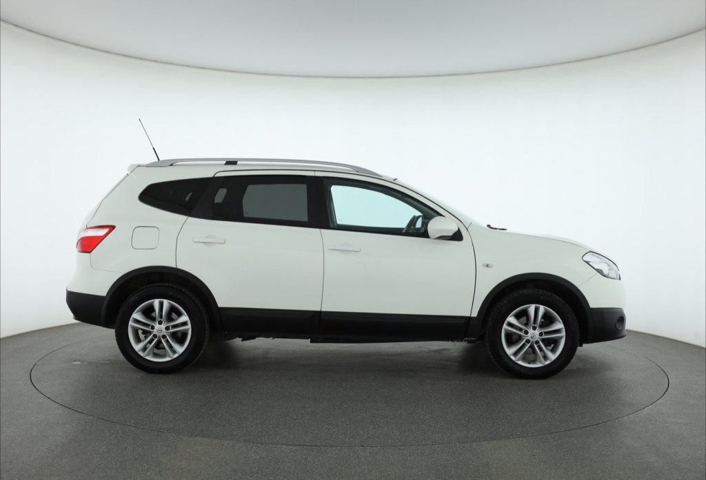 Nissan Qashqai+2