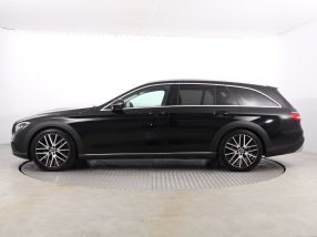 Mercedes-Benz E - 2021