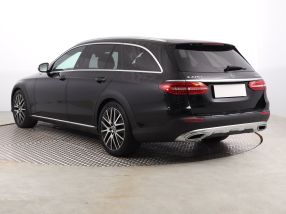 Mercedes-Benz E - 2021