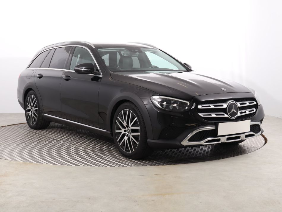 Mercedes-Benz E - 2021