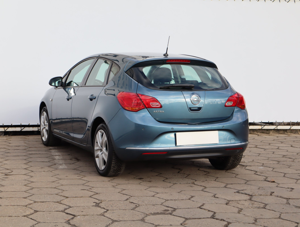 Opel Astra 2013 1.6 16V 119191km Hatchback