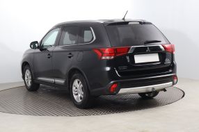Mitsubishi Outlander - 2016