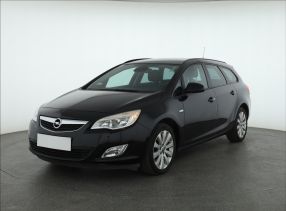 Opel Astra - 2011