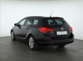 Opel Astra - 2011