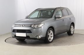 Mitsubishi Outlander - 2013