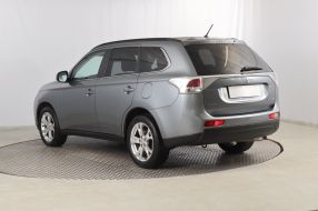 Mitsubishi Outlander - 2013