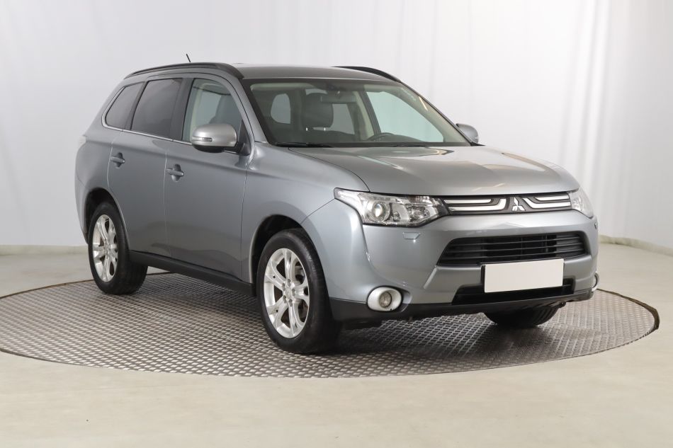 Mitsubishi Outlander - 2013