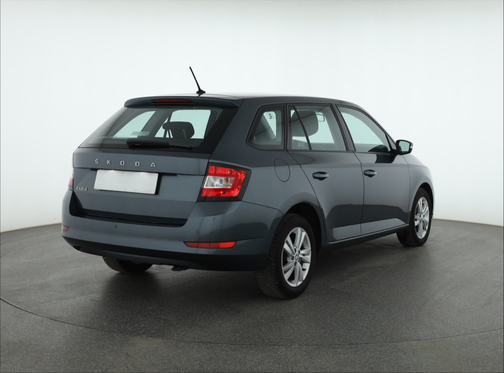 Skoda Fabia 2021 1.0 TSI 141653km Kombi