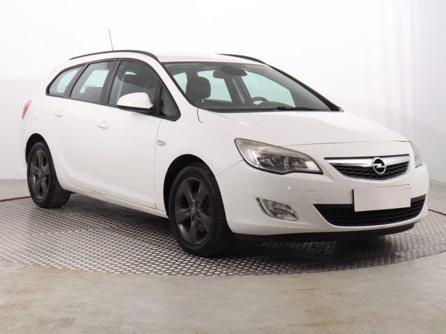 Opel Astra, 2011