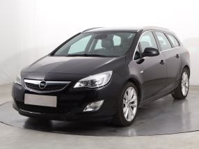 Opel Astra - 2011