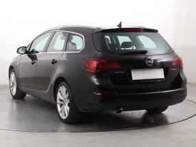 Opel Astra - 2011