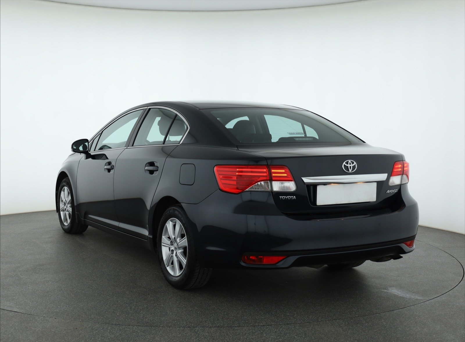 Toyota Avensis 2014 1.8 Valvematic 154186km ABS